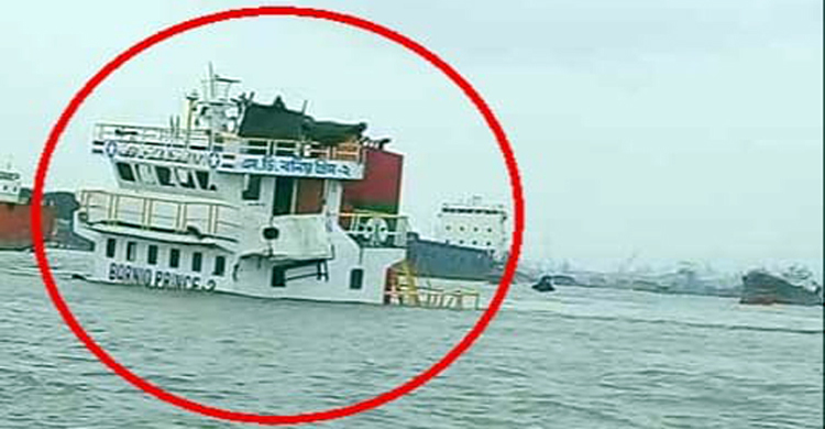 স্রোতের তোড়ে কর্ণফুলীতে ডুবেছে লাইটারেজ জাহাজ