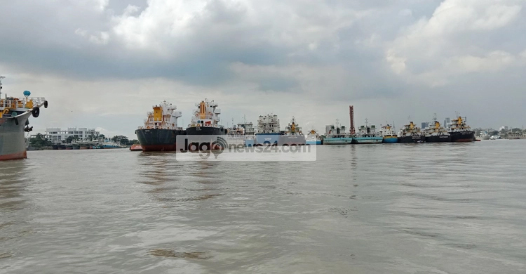 ধর্মঘটে অচল চট্টগ্রাম বন্দরের বহির্নোঙর