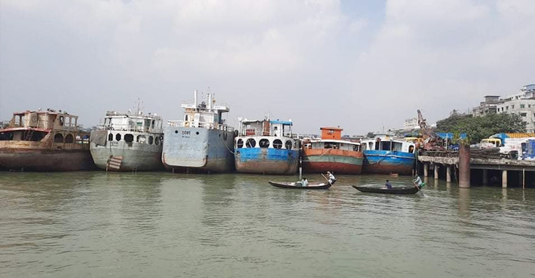 সারাদেশে চলছে অনির্দিষ্টকালের নৌযানের ধর্মঘট