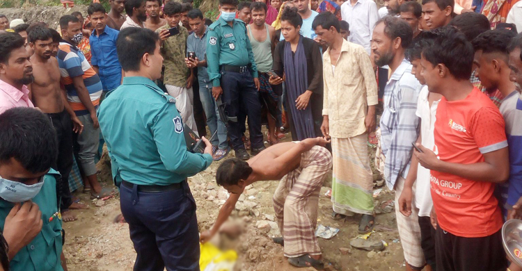 সিটি করপোরেশনের এক্সকেভেটরে পিষ্ট শিশু