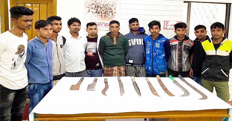 চট্টগ্রামে পুলিশের ওপর হামলায় অস্ত্রসহ আটক ১১