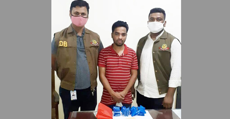 চট্টগ্রামে পাঁচ হাজার ইয়াবাসহ মাদক ব্যবসায়ী গ্রেফতার