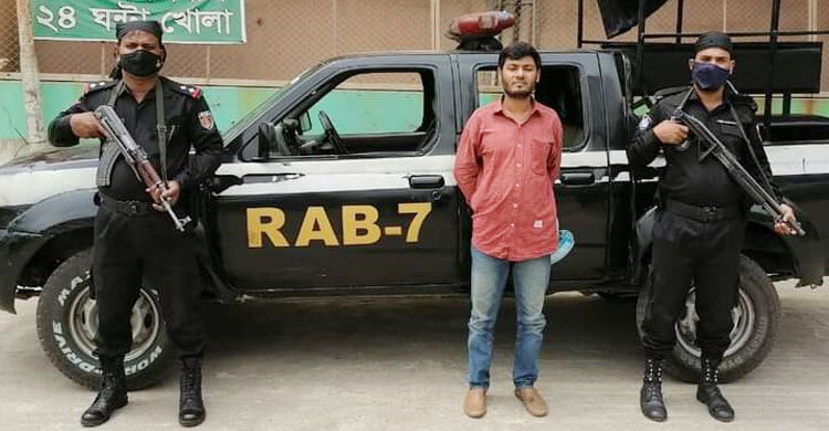 ছাত্রীর অশ্লীল ভিডিও ছড়িয়ে দেয়ার হুমকিতে ধর্ষণ, শিক্ষক গ্রেফতার