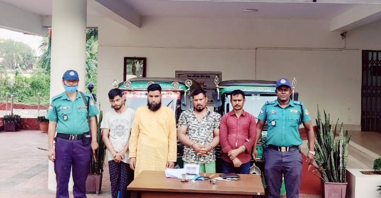 চট্টগ্রামে অটোরিকশা চোর চক্রের ৪ সদস্য গ্রেফতার