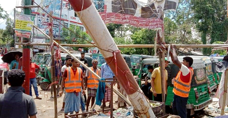 রেলক্রসিংয়ে দোকান, ছয় ব্যবসায়ীকে জরিমানা