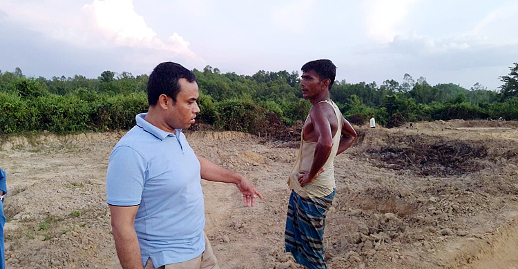 লোহাগাড়ায় টপসয়েল বিক্রির দায়ে জরিমানা