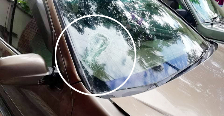 জাল ভোটের খবরে কেন্দ্রে গেলে ম্যাজিস্ট্রেটের গাড়িতে ককটেল হামলা