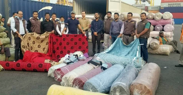 চট্টগ্রাম বন্দরে মিথ্যা ঘোষণায় আনা ৪০ টন কাপড় জব্দ