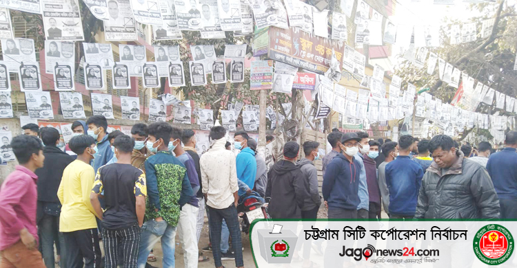 কেন্দ্রের বাইরে ‘কৃত্রিম লাইন’, ভেতরে ফাঁকা