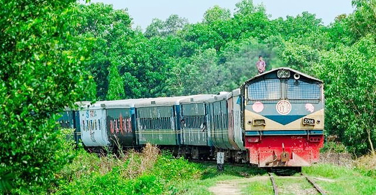 শাটল ট্রেনের নিয়মিত শিডিউল চালুর দাবি চবি শিক্ষার্থীদের