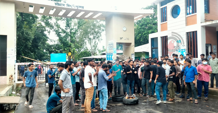 কমিটি ঘোষণার পর পদবঞ্চিতদের অবরোধ, বাস-শাটল ট্রেন বন্ধ