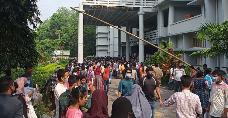চবিতে ঢাবির গ ইউনিটের পরীক্ষা অনুষ্ঠিত