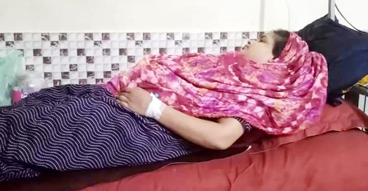 কিডনি বিক্রি করে মায়ের চিকিৎসা করাতে চান হাবিবা