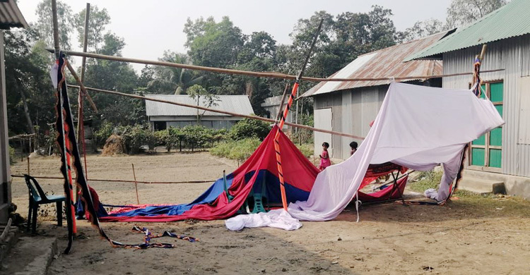 কুমিল্লায় মঞ্চ ভেঙে স্বতন্ত্র প্রার্থীর কর্মীকে মারধরের অভিযোগ
