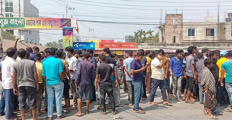 মাসে ‘চাঁদা’ ১২০০, কুমিল্লায় সিএনজিচালকদের সড়ক অবরোধ