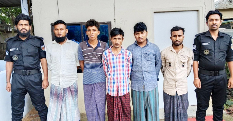 উখিয়ায় এক লাখ ৬০ হাজার ইয়াবাসহ গ্রেফতার ৫