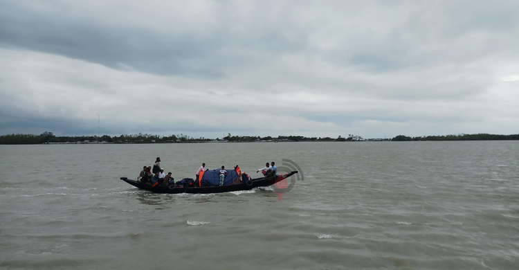 ঘূর্ণিঝড় জাওয়াদ: ক্ষতিগ্রস্ত বেড়িবাঁধ নিয়ে শঙ্কায় উপকূলবাসী