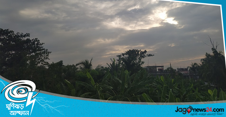 আম্ফান : দিনভর দাবদাহের পর বরগুনার আকাশে কালোমেঘ