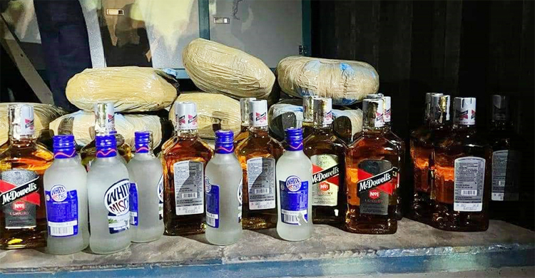 রাজধানীতে গাঁজা ও ১৪২ বোতল বিদেশি মদ জব্দ