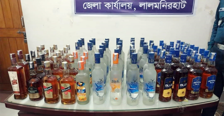 পাথরবোঝাই ট্রাকে মিললো বিদেশি মদ, দুই কারবারি গ্রেফতার