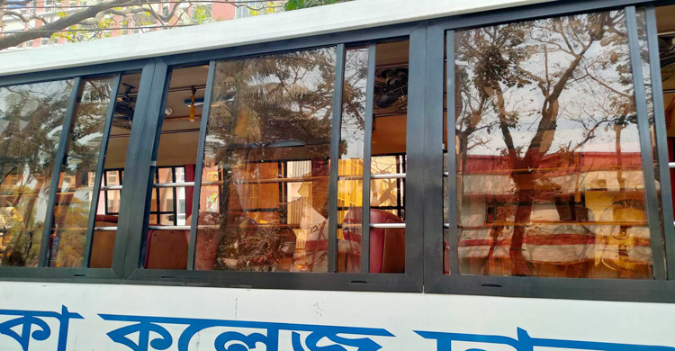 বাস ভাঙচুরকারীদের আইনের আওতায় আনতে হবে: ঢাকা কলেজ অধ্যক্ষ