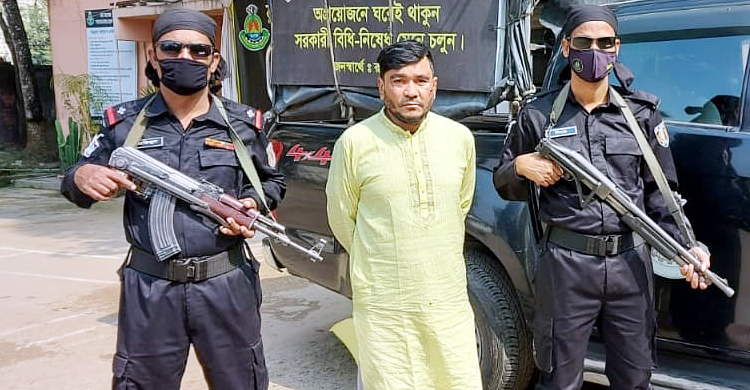 কথিত জিনের বাদশা আটক