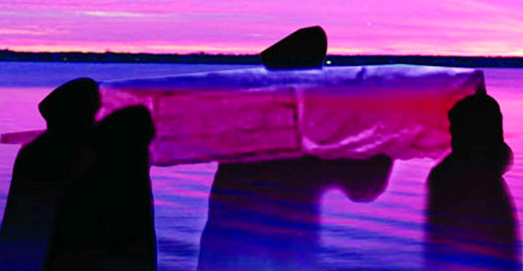 দাফন করতে নেওয়ার সময় মৃতব্যক্তি কী বলে?