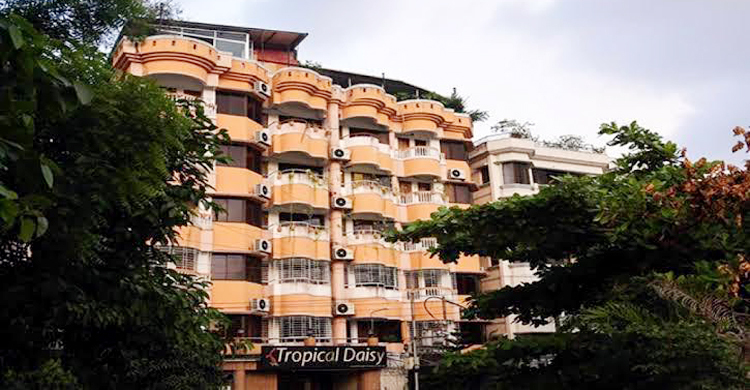 যুক্তরাষ্ট্র থেকে বাংলাদেশে এসে হাজিরা দিতে হয় প্রতি মাসে