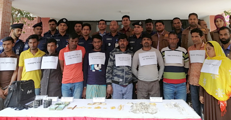 ৩ মিনিটে দুই স্বর্ণের দোকান লুট, গ্রেফতার ১০