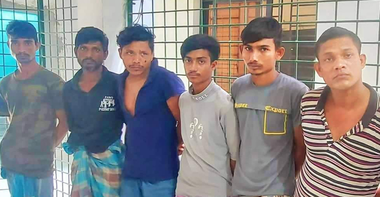 সোনারগাঁয়ে দেশীয় অস্ত্রসহ ৬ যুবক গ্রেফতার