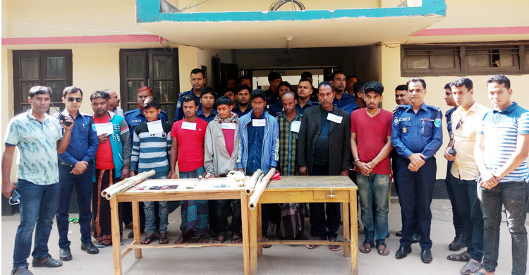 মহাসড়কে গাছ ফেলে ডাকাতি, সহযোগীসহ ৭ ডাকাত আটক