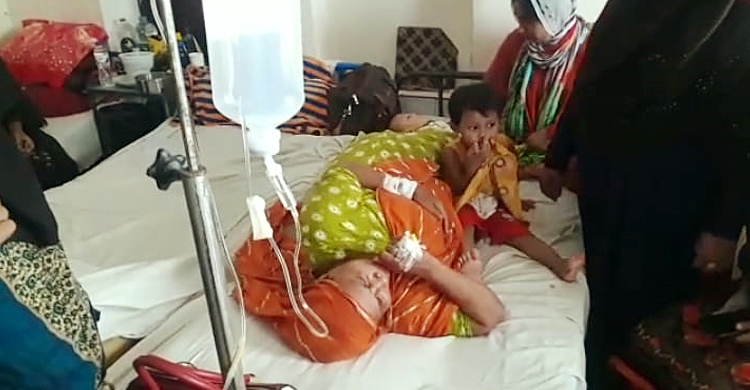 বাসায় ঢুকে প্রবাসীর বাবা-মাকে কুপিয়ে ৬ ভরি স্বর্ণালঙ্কার লুট