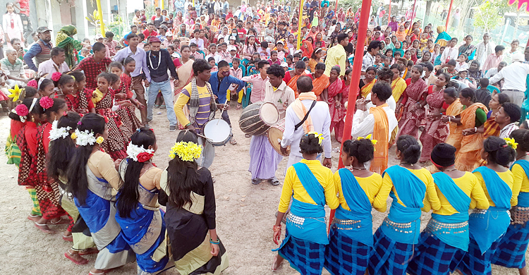 ঢোলের তালে নাচলো ১০ সাংস্কৃতিক দল
