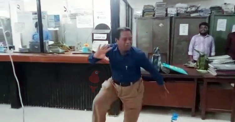 ফরিদপুরে অবসরপ্রাপ্ত ব্যাংক কর্মকর্তার নাচের ভিডিও ভাইরাল