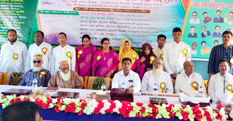 শিক্ষক দিবসে কুষ্টিয়ায় ৮ শিক্ষককে বিদায় সংবর্ধনা