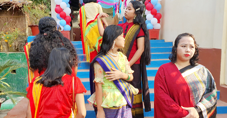 বড়দিনের আনন্দে মেতেছেন খাগড়াছড়ির খ্রিস্টান ধর্মাবলম্বীরা