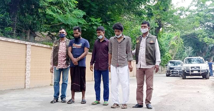 চাকরি দেওয়ার নামে প্রতিদিন হাতিয়ে নিতো ১৫ লাখ টাকা