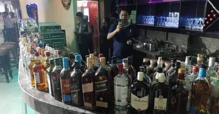 উত্তরায় অবৈধ বারে ডিবির অভিযান