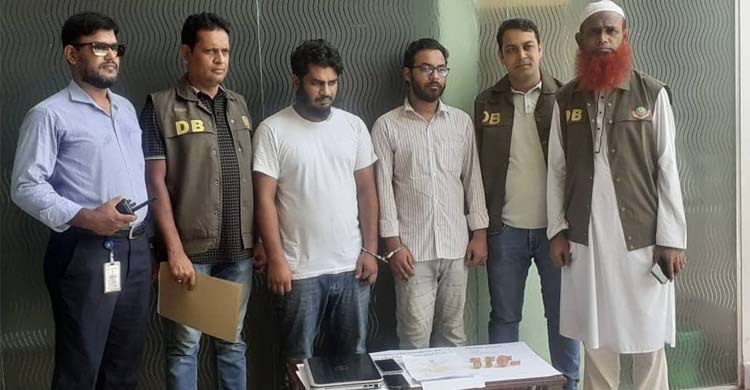 ভুয়া পুলিশ ক্লিয়ারেন্স দিয়ে টাকা হাতিয়ে নিতো তারা