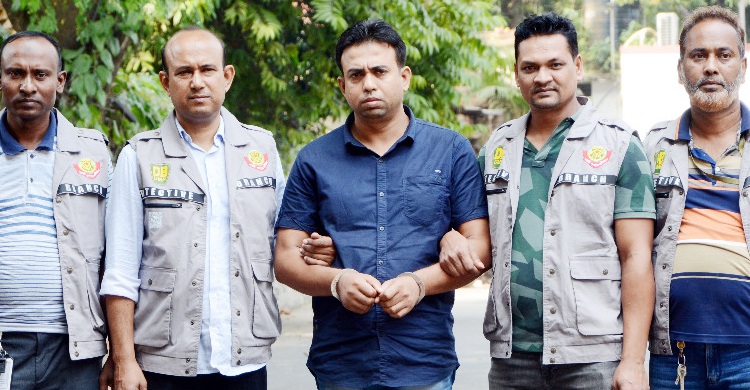 বেনামি কারখানায় তৈরি ওষুধ নামিদামি কোম্পানির নামে বিক্রি