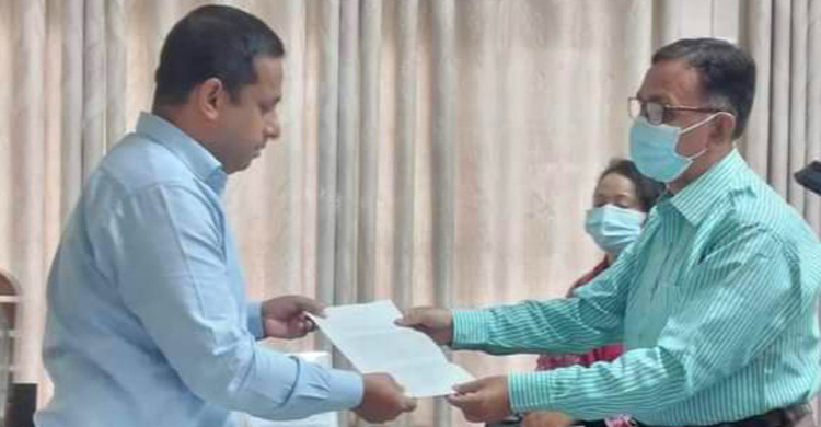 শিক্ষিকাকে শিক্ষা কর্মকর্তার কুপ্রস্তাব: ডিসির কাছে স্মারকলিপি