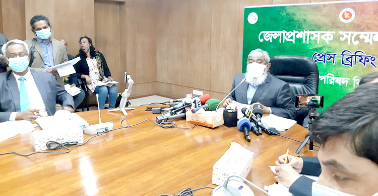 ২ বিভাগীয় কমিশনার, ৫ ডিসি করোনায় আক্রান্ত