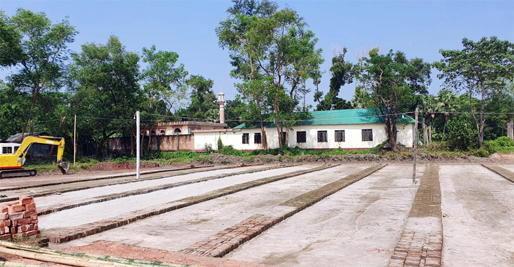 শিক্ষাপ্রতিষ্ঠানের পাশে ইটভাটা, স্বাস্থ্যঝুঁকিতে শিক্ষার্থীরা