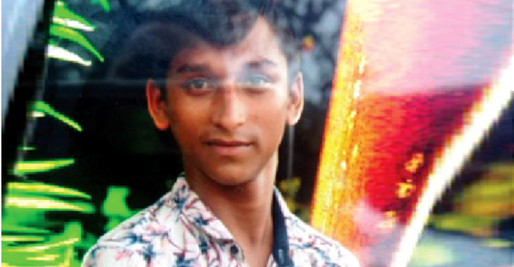 স্কুলছাত্রকে গলা কেটে হত্যার পর দোকানের ভেতর লাশ