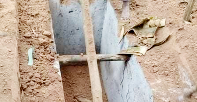 কবর থেকে গায়েব নারীর লাশ মিলল নির্মাণাধীন ভবনে