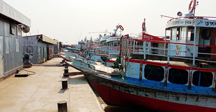 লঞ্চ বন্ধ রোজগারও বন্ধ