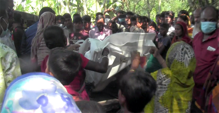 ঘরে স্ত্রীর লাশ রেখে ছেলেকে নিয়ে পালালেন স্বামী