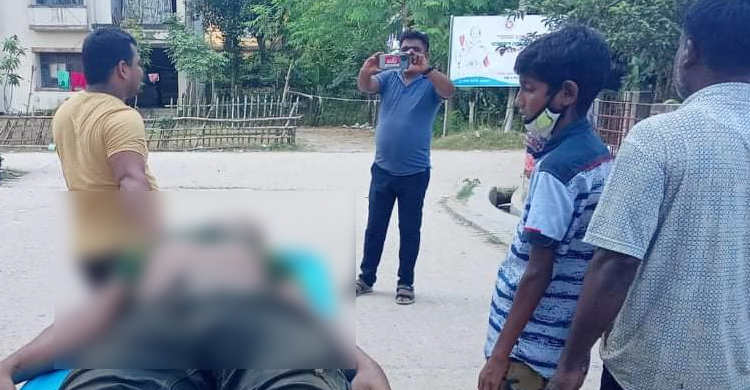 মোটরসাইকেল থেকে ছিটকে পড়ে যুবক নিহত