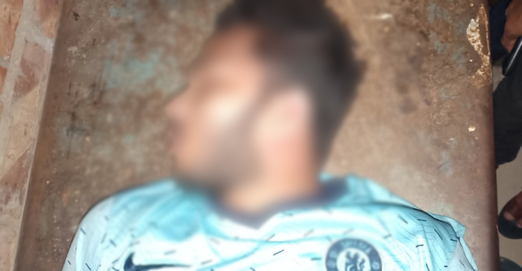 ফুটবল খেলার মাঝে মাঠেই হৃদরোগে মৃত্যু রাব্বির