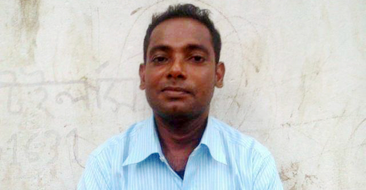 নৌকাডুবিতে পল্লি চিকিৎসক নিখোঁজের খবরে ফার্মেসি লুটপাট